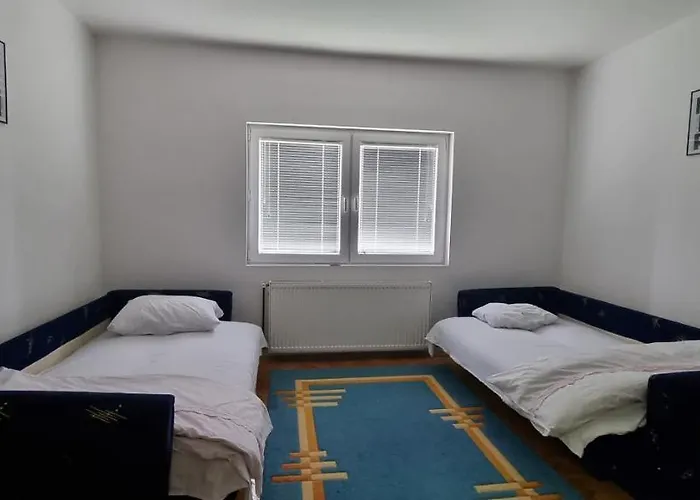 Sims באינה באשטה